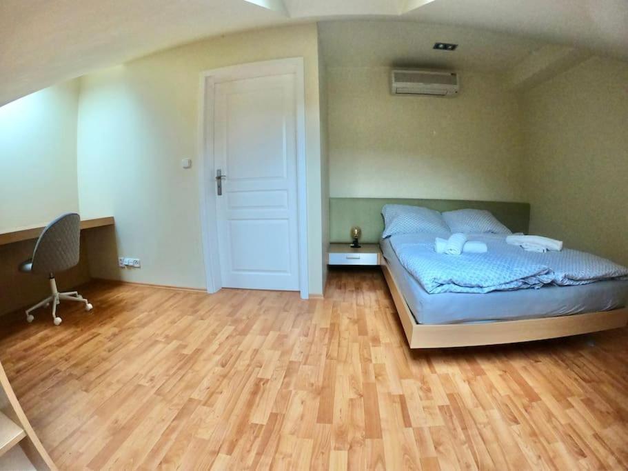 Huge Two Floor Apartment On The Park Colonnade With Free Parking For One Car, 160 Sqm Karlovy Vary Exterior foto